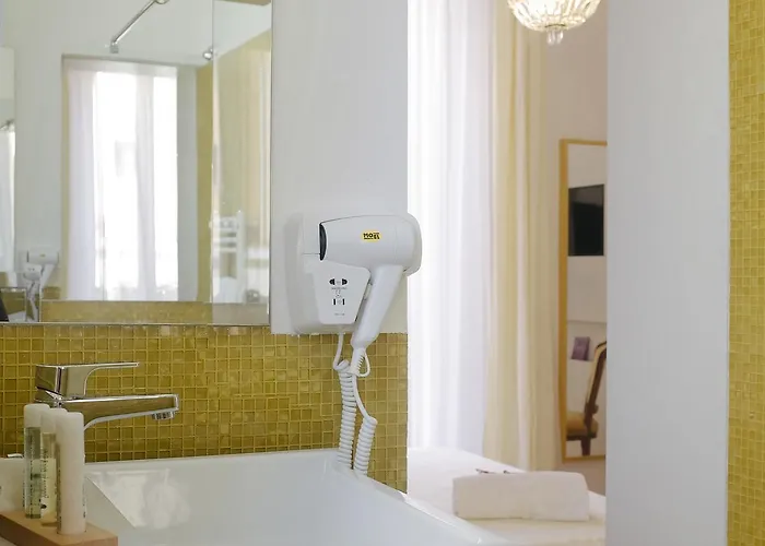 Couette-café Maison Fleurie 4*