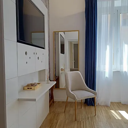 فندق مبيت وإفطار Maison Fleurie 4*