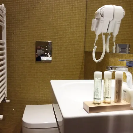 לינה וארוחת בוקר Maison Fleurie 4*