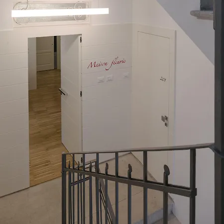 فندق مبيت وإفطار Maison Fleurie 4*