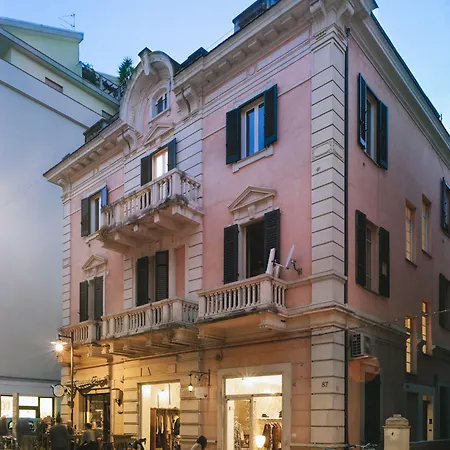 Maison Fleurie Bed & Breakfast 4*