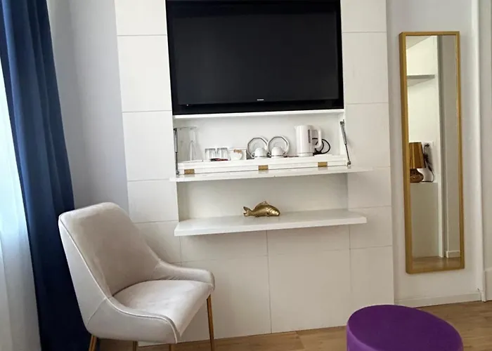 Bed & Breakfast Maison Fleurie 4*