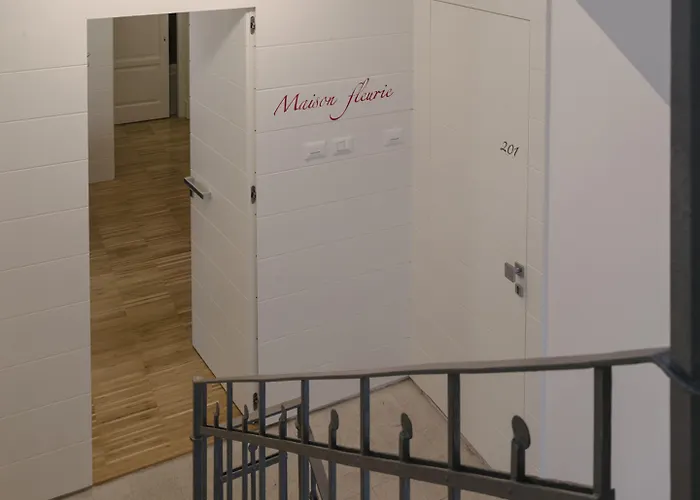 Alojamento de Acomodação e Pequeno-almoço Maison Fleurie 4*